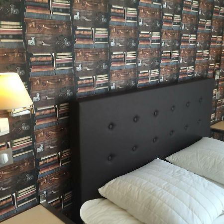 Dans Les Vignes Hotel Chamery Phòng bức ảnh
