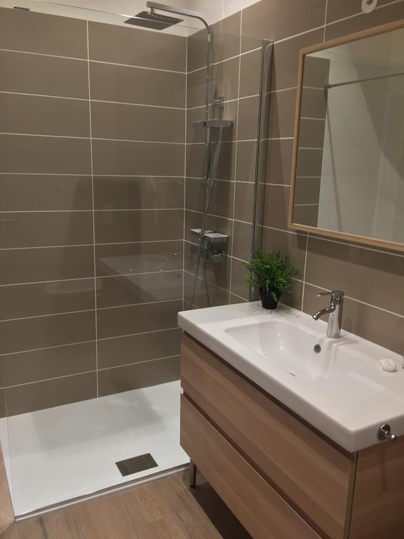 Dans Les Vignes Hotel Chamery Phòng bức ảnh