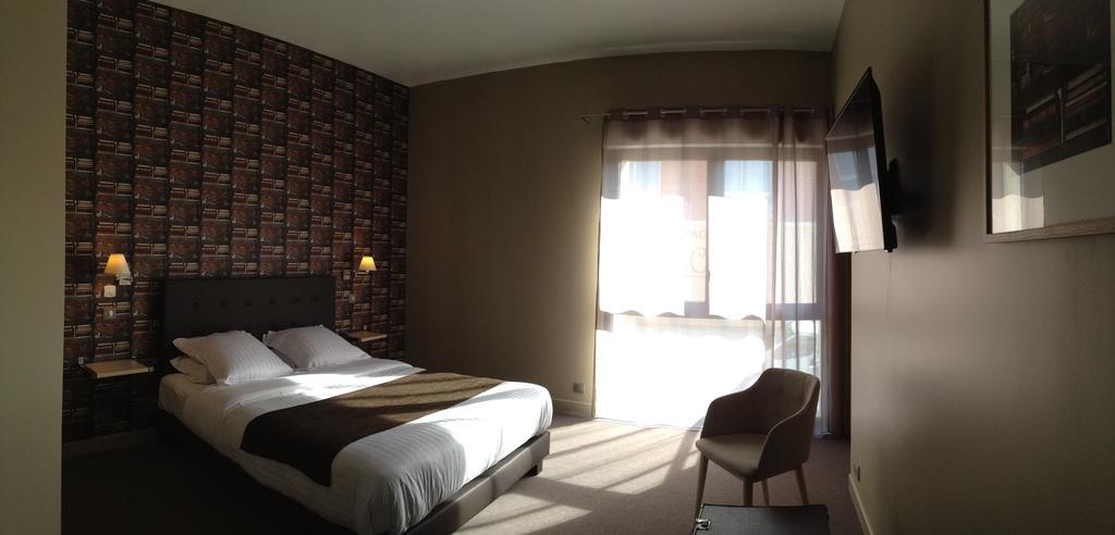 Dans Les Vignes Hotel Chamery Phòng bức ảnh