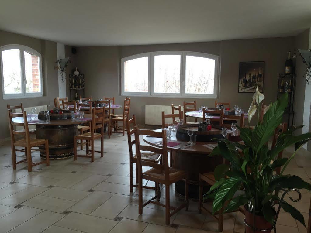 Dans Les Vignes Hotel Chamery Ngoại thất bức ảnh