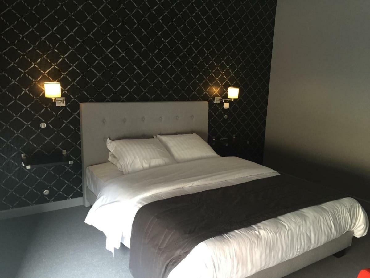 Dans Les Vignes Hotel Chamery Phòng bức ảnh